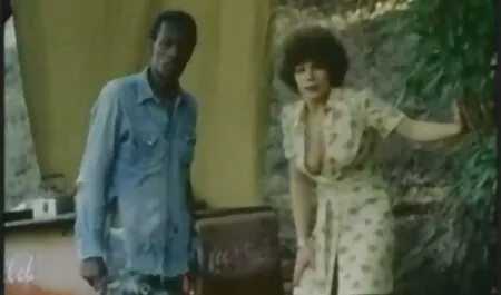 O tânără fată futut demnă de un agent porno chinezoaice sexi în gură.