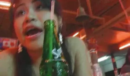 Tac Bruneta Picioare Lungi sex oral cu brunete