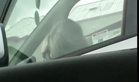 Și-a completat fața cu părul blond care este curat și futai cu femei frumoase bine îngrijit