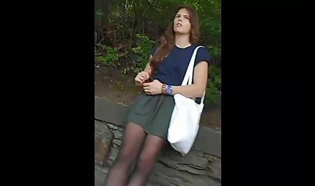 Frumusețea îi place Mașină de fete tinere sex Sex în plină putere