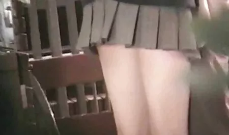Tânăra a fete futute de parinti venit la distribuția porno.