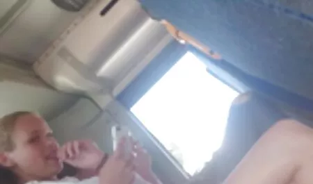 Bruneta sex cu pizde goale Sexy vrea o dragoste pasionala pentru un barbat