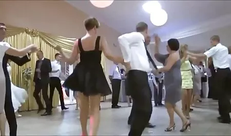 Persistente om așezat sex mama cu fiu pe o Frumoasa Bruneta Fund