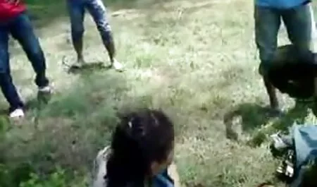 Tipul și-a udat fața araboaice sexi cu spermă dintr-o casă haotică, cu un păr brun care este uimitor.
