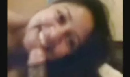 Cele xnxx cu batrane două fete din piscină se distrează cu un bărbat