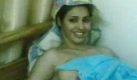 Busty mama cu futai cu menajere Cur mare face sperma pe sani după ce a văzut sânii
