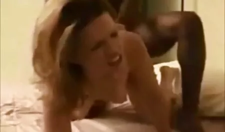 Davalki Rusia lucrează împreună sex cu mama in baie în clasic film porno