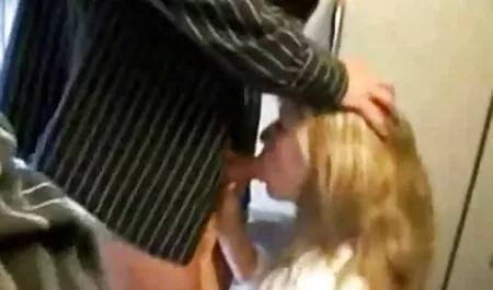 Vino în gura a două curve sex cu fete blonde