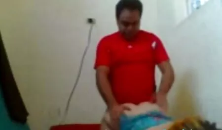 Fața babe păroase plină de fericire