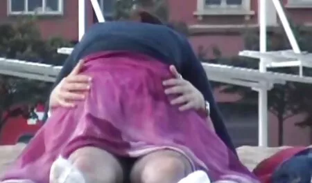 Inovatorul de vacanță a prins doi viței și unul sex oral fortat dintre ei în satul blestemat.