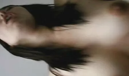 Un vibrator în sex mame cu fiii două găuri
