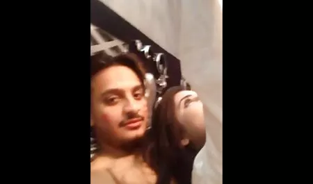 Pasionat Bruneta în ciorapi satisface toate sexy filmi dorințele omului iubit
