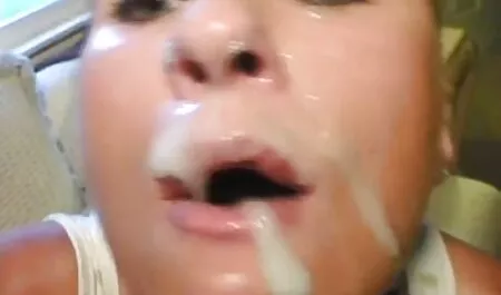 Cu căldura împinsă sexy futai în roabă