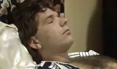 Mama lui Buffy linge fete tinere xxx și lovește un membru.