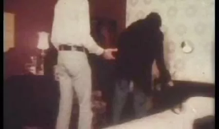 A luat amanta roșie în natură și filme sexi in grup pe balconul cu vedere la munte.