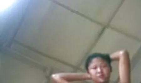 Fosta stripteuză a intrat în industria porno. xxx se fute cu cainele