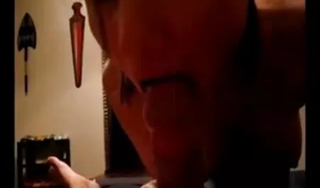 Pikaper fute Bruneta cu sexi fete Tate mari si terasa naturala
