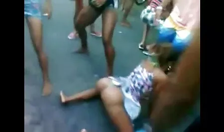 Gemete de fete blonde sexi penetrare trei blonde urechi doua pule