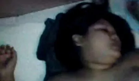 Prins masturbându-se și apoi filme sexi cu babe a ajuns chiar în vagin.