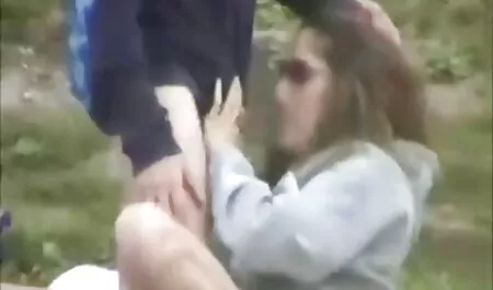 Cuplul rus înregistrează totul într-un sex cu batran videoclip.