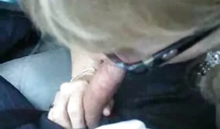 Blonda la sex cu bosorogi locul de muncă se prezintă la un coleg în toate găurile