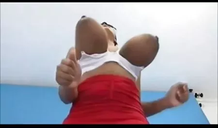 Inelul meu era la duș și m-am dus să-mi văd soțul fete sexoase să mă ascund.