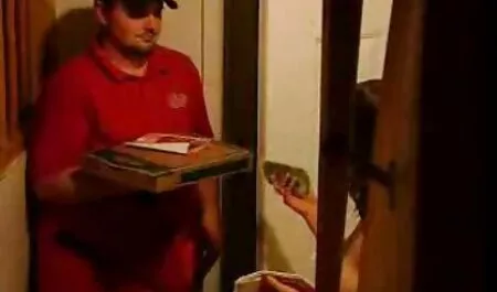 Sperma aruncata pe sani frumosi de o fată în ciorapi negri sex pe plaje