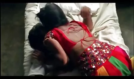 Guy rus sex cu fete bune invită prietena lui să încerce să facă sex cu prietenul ei.