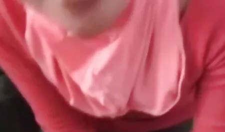Asiatice Prietena ușor concav vibrator și pipi în timp ce barbati pulosi orgasm