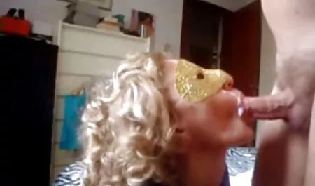 Atractiv blonde negri femei fortate sa faca sex în același timp