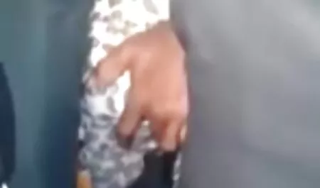 Latina a sunat pe o sobă de cafea fete care se fut cu baieti și a intrat în fund direct în camera de zi.