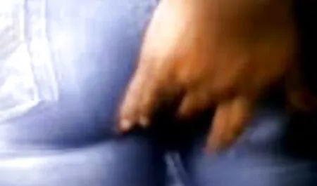 În timp ce nimeni nu este filme online sex acasă, un trișor roșu a venit să viziteze un prieten și a înființat rață cu el.