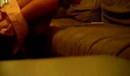 Sisad Moi fute o fata frumoasa intr-o statiune futai oral