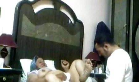 Blonda vibreaza cu un san natural cand foloseste doua futai cu plinute gagici