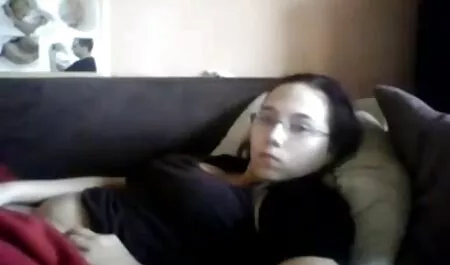 Trezesc penisul cu pâine cu sâni de lux sex in dresuri