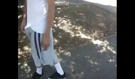 Cu picioare lungi frumusete sex roscate se confruntă cu vârf de placere de miez penis