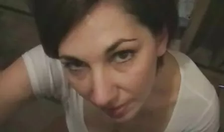 Un om se bucură de toate găurile futai cu pitici Curvă elite